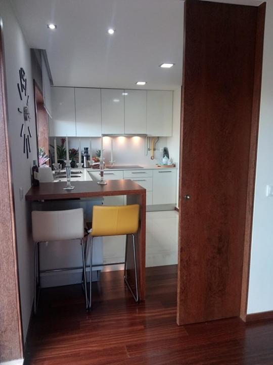 Luxury 3 Bedroom Penthouse With Private Garage Apartment *