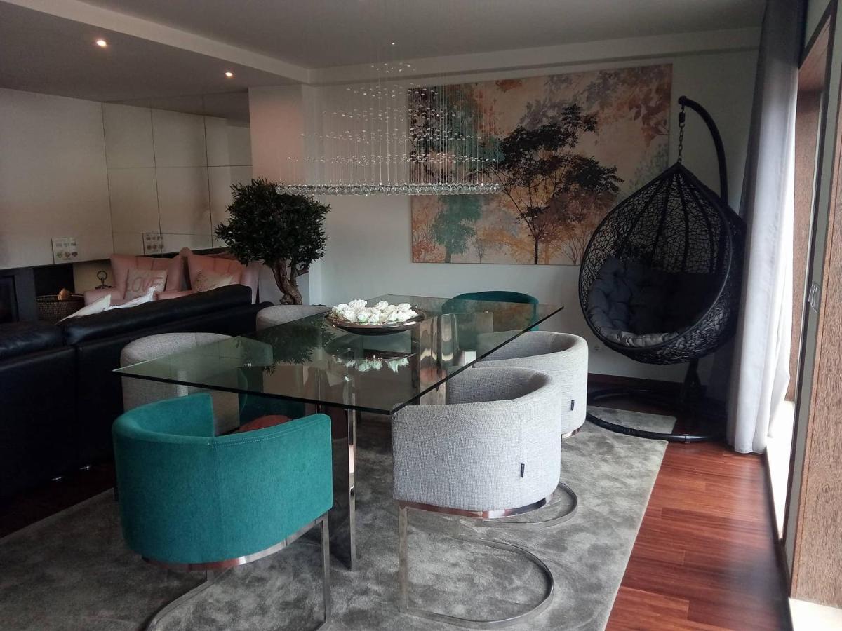 Apartment Luxury 3 Bedroom Penthouse With Private Garage *