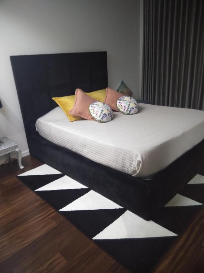 Luxury 3 Bedroom Penthouse With Private Garage Appartement