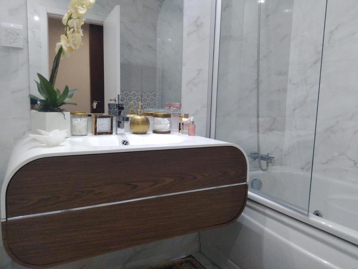 Luxury 3 Bedroom Penthouse With Private Garage Appartement *