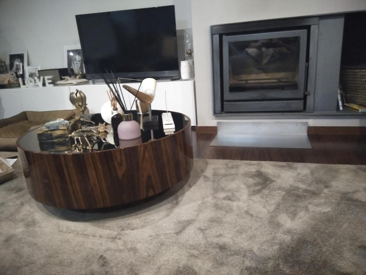 Apartment Luxury 3 Bedroom Penthouse With Private Garage *